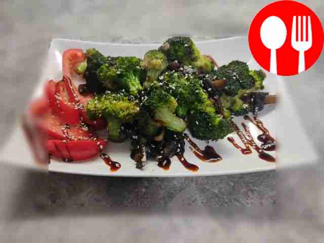 Light salad with champignons and broccoli