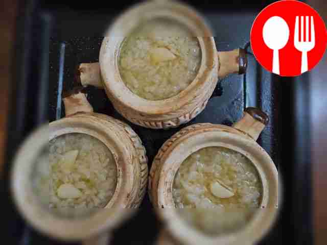 Place the stewed meat and vegetables in pots...