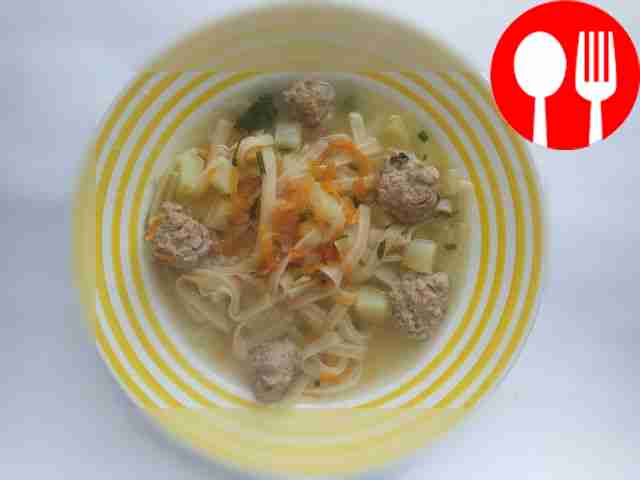 Udon noodle soup with meatballs
