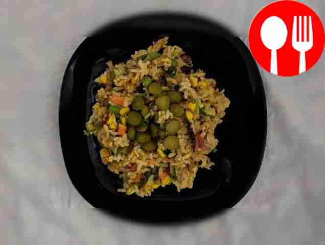 Pan-fried rice with vegetables and eggs