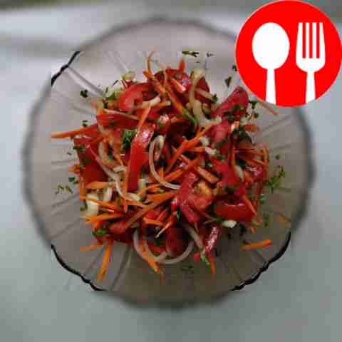 Spicy salad of tomatoes, carrots and onions