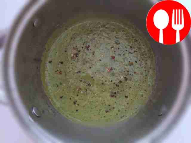 Измельчите горошек в блендере вместе с...