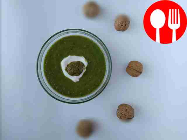 При подаче суп можно украсить несколькими...