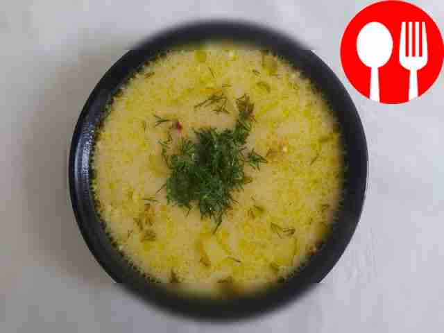 Cheese soup with smoked chicken