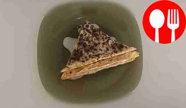 Быстрый торт из слоеного теста с натуральным йогуртом