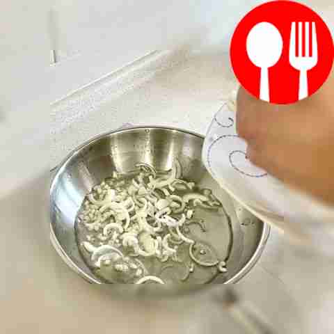 Take a frying pan, pour in vegetable oil and...