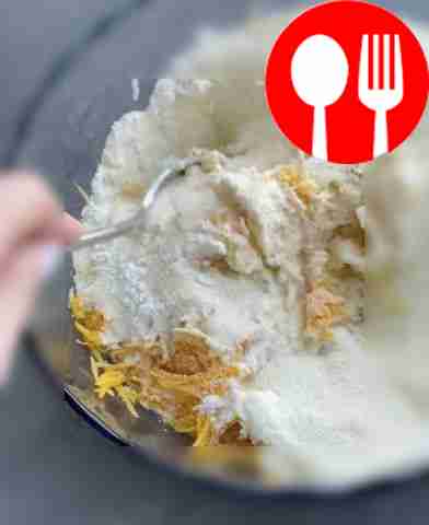 Натрите тыкву на мелкой тёрке и соедините в...