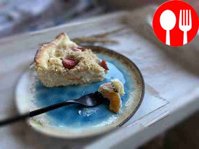 Apricot streusel with airy filling