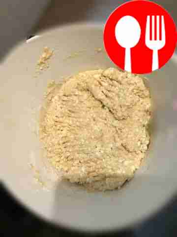 Mix cottage cheese, egg, flour and sugar until smooth.