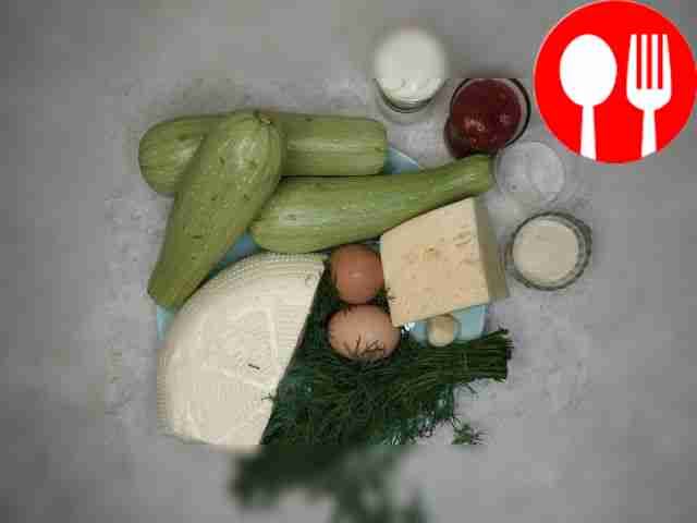 Промойте кабачок. Если он старый, очистите его...