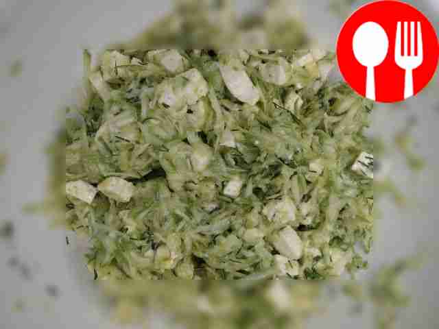 Нарежьте брынзу кубиками примерно по 2 см,...