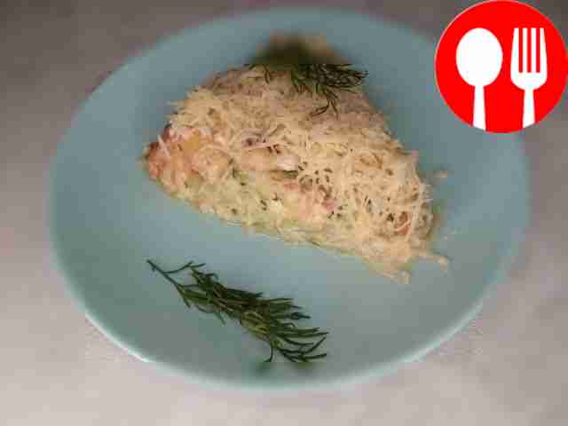 Подавайте запеканку горячей порцией как...