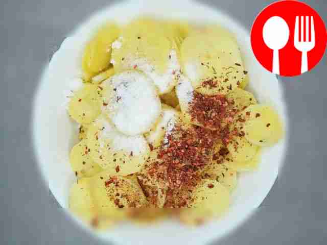 Cut the potatoes into rings, sprinkle with...