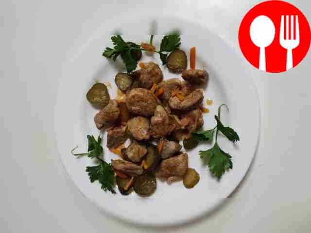 Original pork with pickled cucumbers
