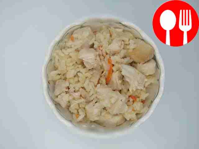 Сочный рис с курицей на сковороде Juicy rice with chicken in a frying pan