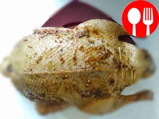 Промойте гречку и варите её в подсоленной воде...