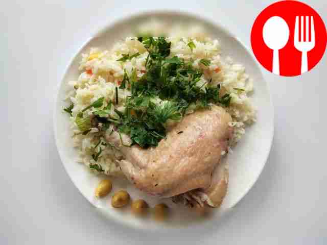 Appetizing wings with rice and vegetables