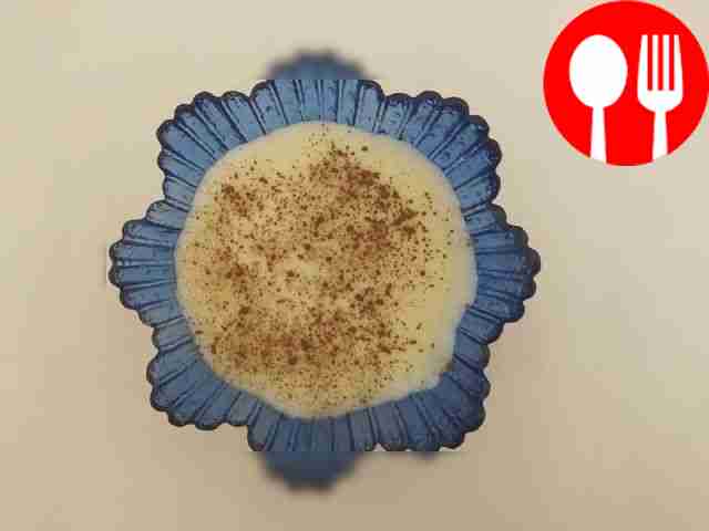 Semolina porridge with cinnamon