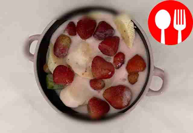 Fruit salad with flavored yogurt