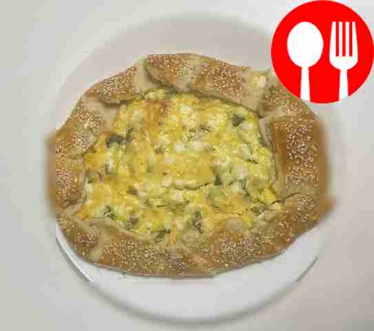 Сытный пирог с яйцами и с кунжутом