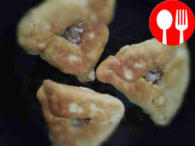 Самса с говяжьим фаршем и луком Samsa with minced beef and onions