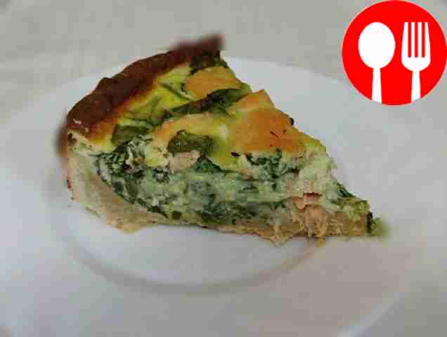 Лоранский пирог с лососем, рикоттой и шпинатом
