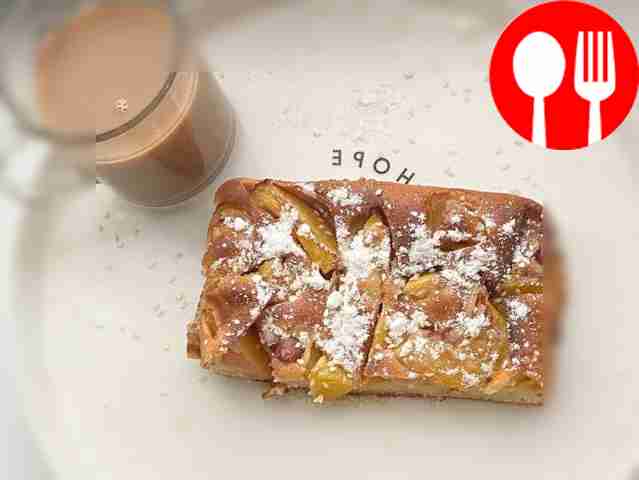 Fragrant pie with nectarines