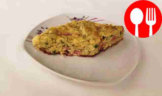 Перед подачей разрежьте пирог на равные куски...