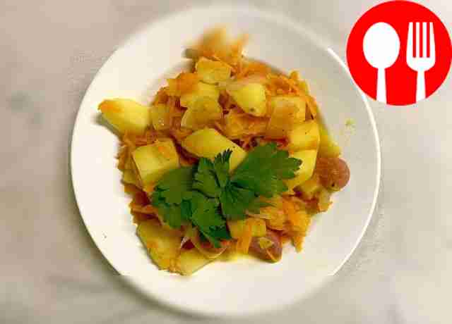 Картофель с сосисками на скорую руку