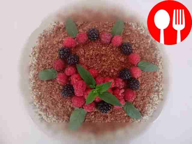 Nut honey cake with cinnamon