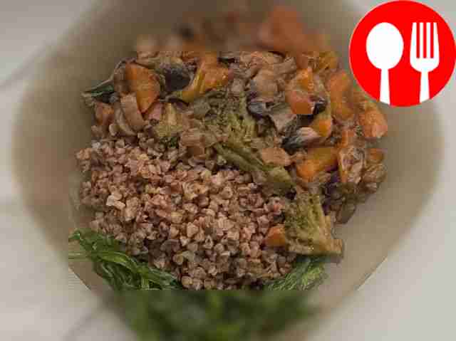 Country-style porridge with aromatic vegetables