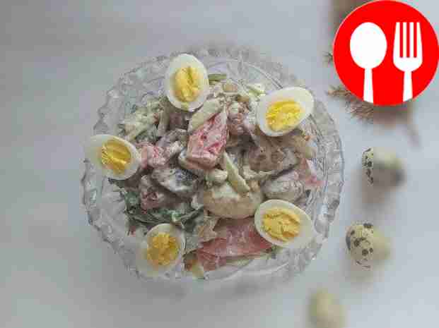 Vegetable salad with liver and quail eggs