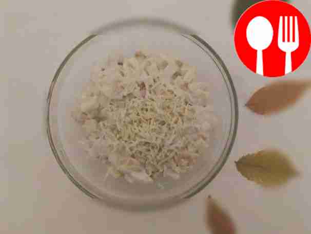 Salad with tuna, apples and quail eggs