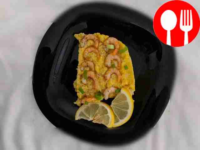 Corn porridge with shrimps in cream sauce