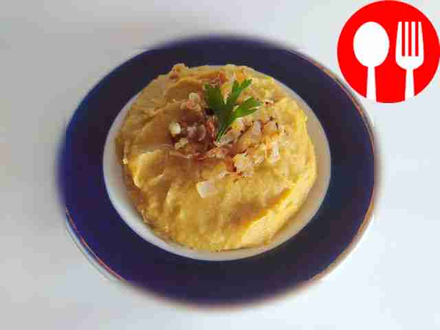 Homemade Chickpea Soup with Garlic and Onion