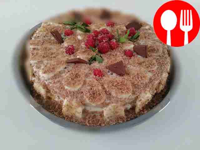 Ice cream cake with banana pieces