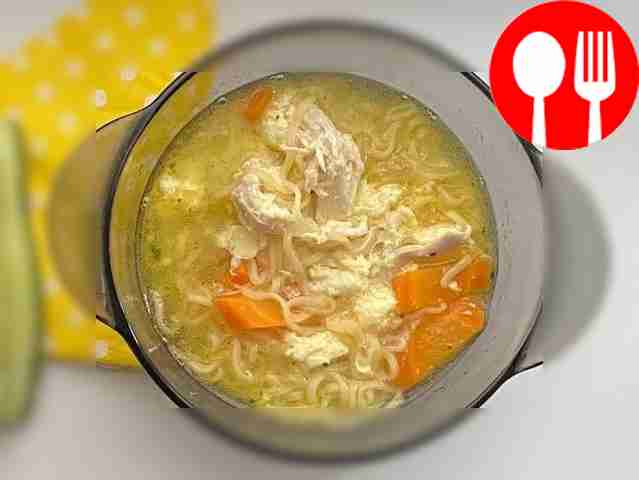 Домашний куриный суп с яйцами Homemade chicken soup with eggs