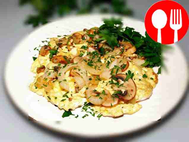 Scramble with champignons and onions