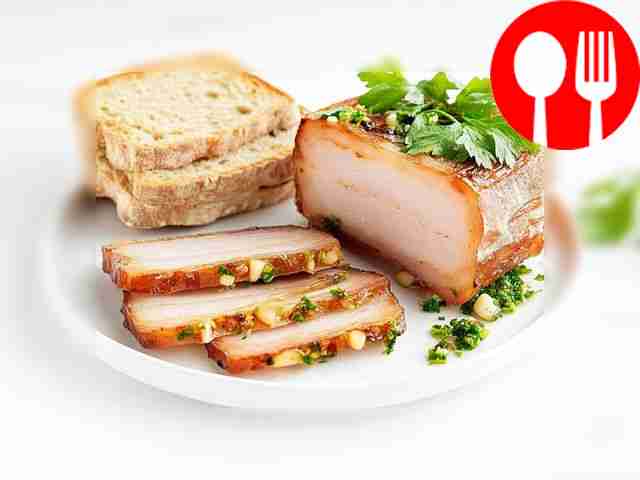Сало с пикантным чесночным соусом Lard with spicy garlic sauce