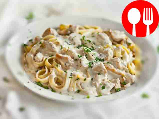Fettuccine with chicken in creamy sauce