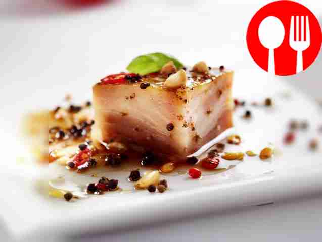 Подкопченное вареное сало в ореховых перегородках