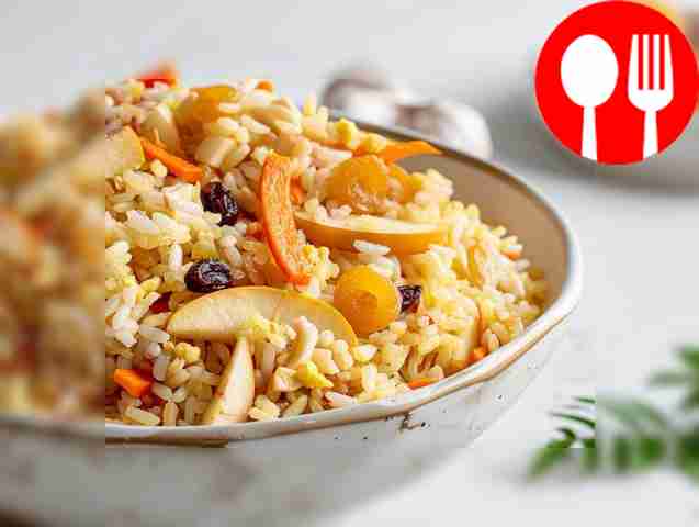 Pilaf with apples and carrots