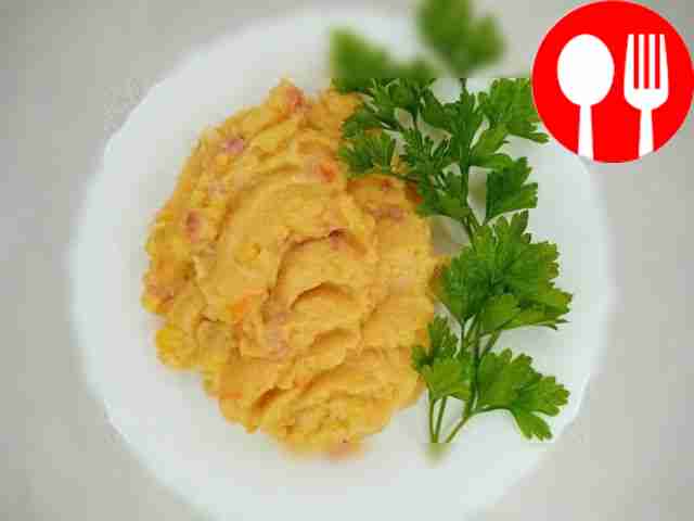 Delicious pea puree with sausage