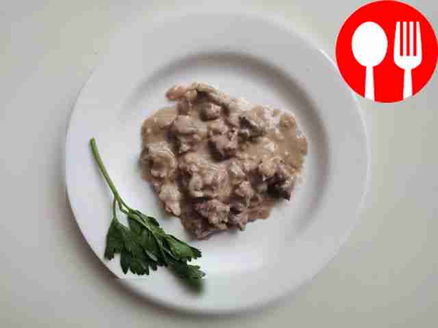 Tender veal in creamy sauce