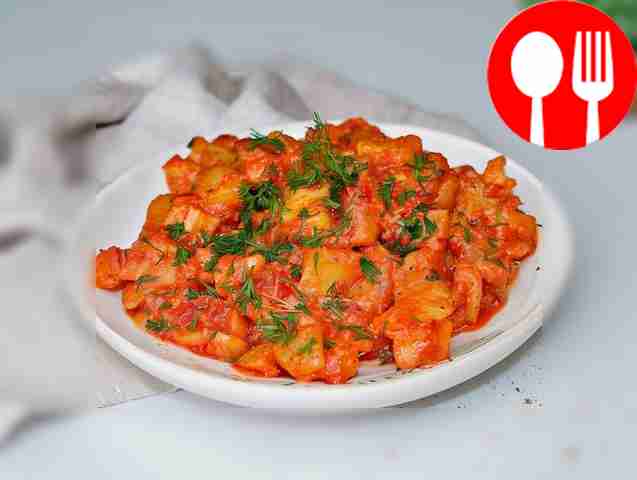 Potatoes in tomato sauce