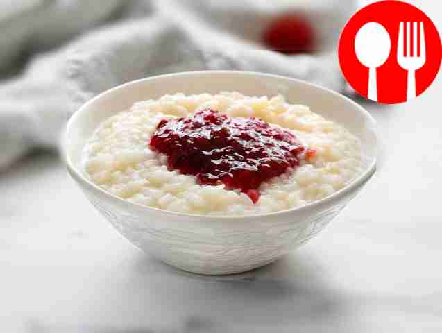 Rice porridge with jam in a milk cooker