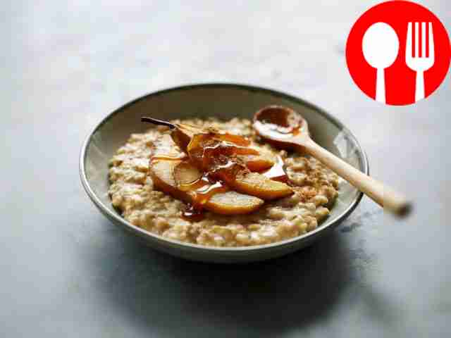 Овсяная каша с карамелизированной грушей и корицей
