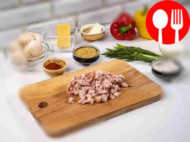 Cut the chicken into small cubes.
