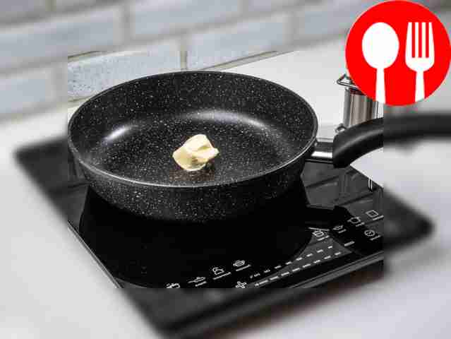 Take a new frying pan or saucepan. Melt butter in it.