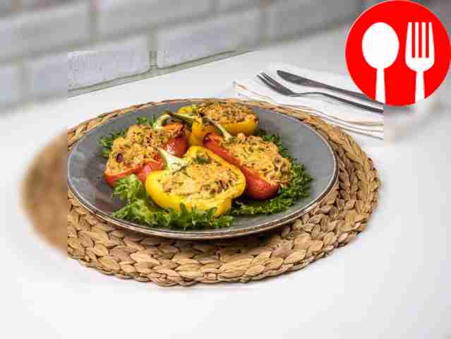 Peppers stuffed with chicken and mushrooms